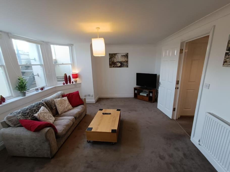 Seafront Apartment In Eastbourne Exterior photo