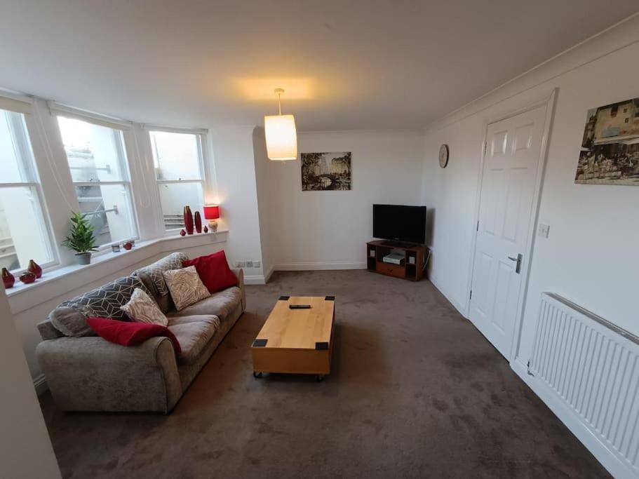 Seafront Apartment In Eastbourne Exterior photo
